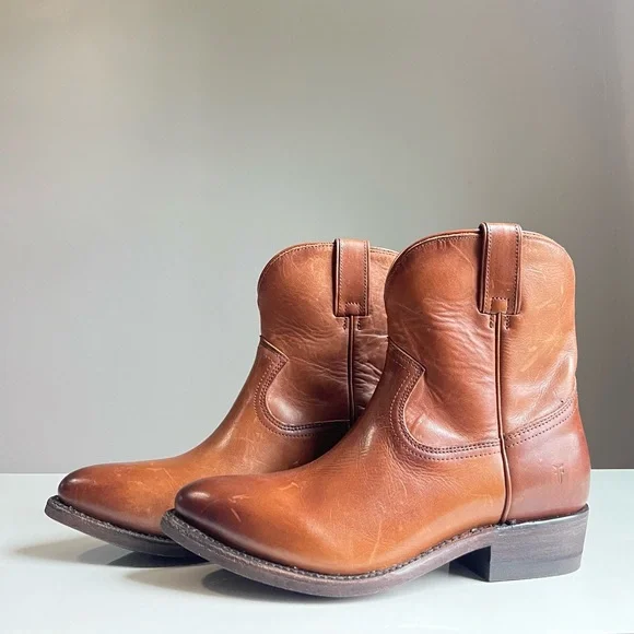 Frye..Women's Billy Short Leather Booties 3470435 COG.. Color:Brown/Cognac.